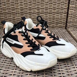 Madden NYC Women's Neutral Black Cream and White Trendy Sneakers Size 9